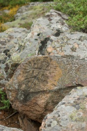 Inschrift auf dem Felsen in Roussa