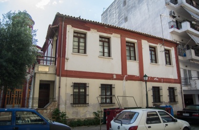 Agios Yorgos ve Hatzikonstanti Zoidi Sokakları kesişimindeki bina